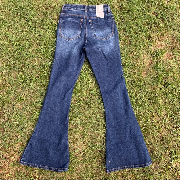 A Loves A Flared Jeans - Picture 2 of 5